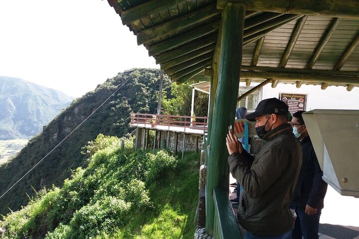 Private Tour to the Hummingbird Reserve and visit to the Middle of the World from Quito