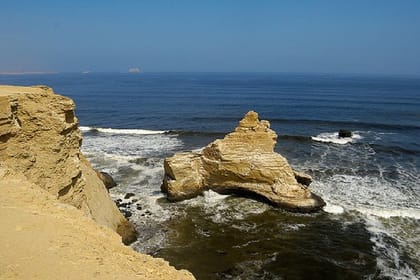 Paracas with Ballestas Islands Tour Package