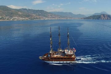 Alanya Catamaran Boat Tour with Lunch and Soft Drinks