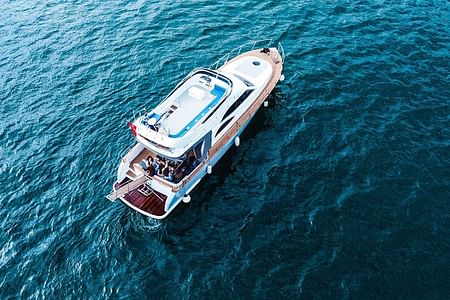 Private Luxury Bosphorus Yacht Tour: Explore Istanbul’s Iconic Sights