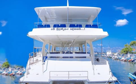 Private Boat Rental with Lunch in Mirissa, Sri Lanka