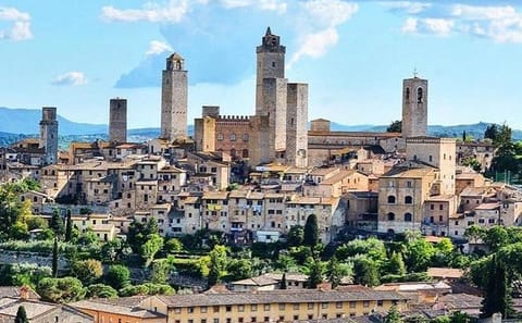 Day Trip from Rome to San Gimignano and Siena