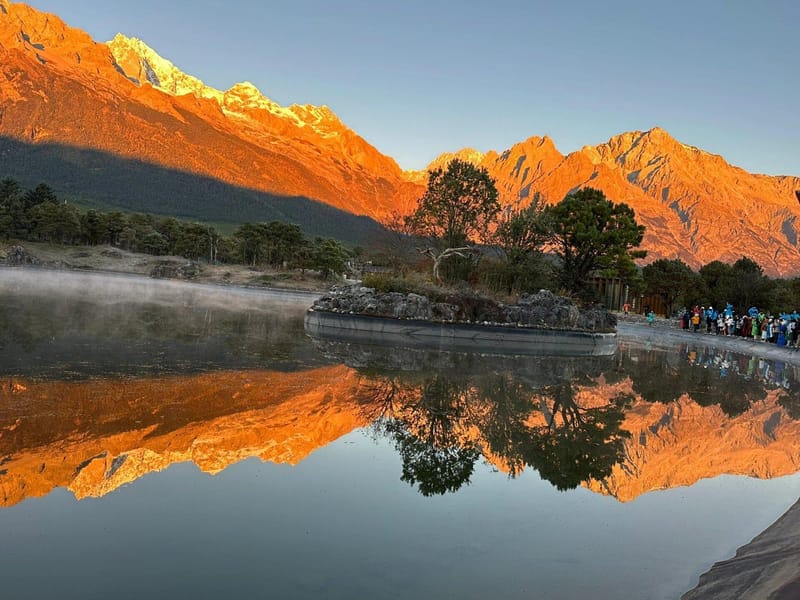 Lijiang: Jade Dragon Snow Mountain and Blue Moon Valley Tour