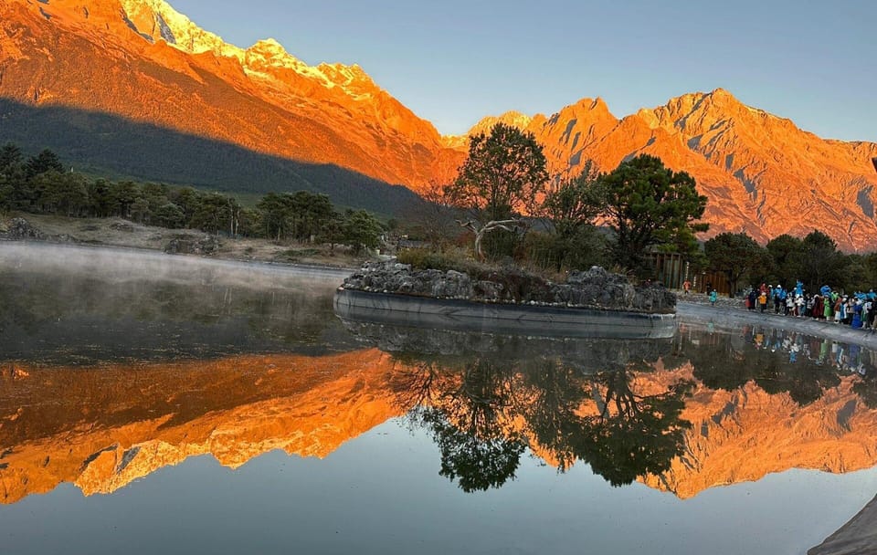 Jade Dragon Snow Mountain and Blue Moon Valley Tour in Lijiang