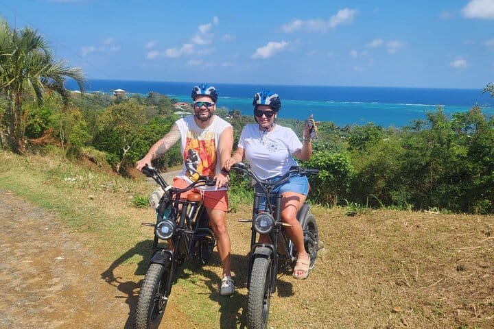 Roatan E-Bike Adventure, Food Tasting and Beach daypass