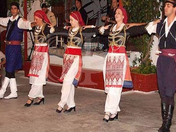 Cretan Dinner and Traditional Music Experience in Rethymno