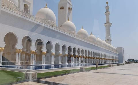 Abu Dhabi City Tour from Dubai with Lunch Included