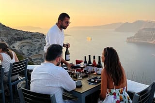 Private Wine Tour in 3 Wineries with 12 Wine Tastings and Tapas