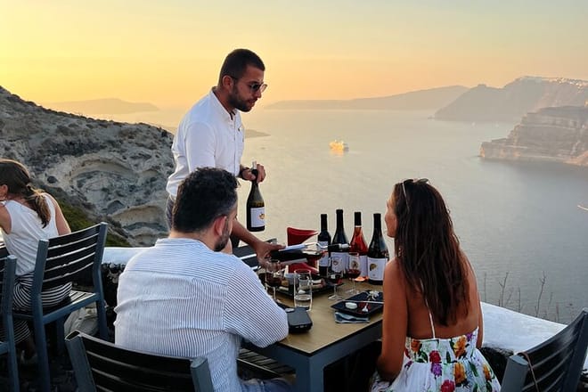 Private Wine Tour in 3 Wineries with 12 Wine Tastings and Tapas