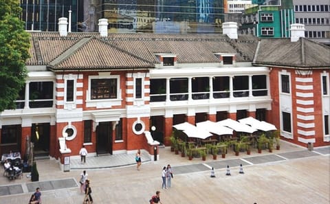 Hong Kong Highlights Tour with Peak Tram and Dim Sum Tasting