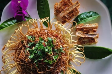 Beijing Hutong Night Tour with Yunnan Dinner and Boat Ride