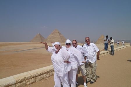 Full-Day Tour of Cairo and Pyramids by Bus from Sharm El-Sheikh