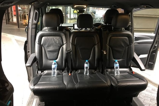 Private transfers between London Heathrow - London City Airports 8