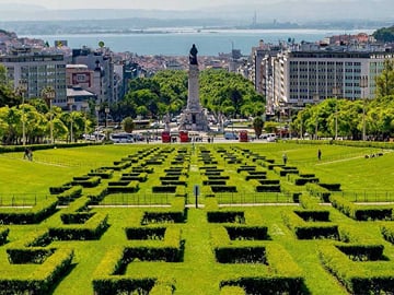 Private Lisbon Tour with Monuments and Fado Dinner