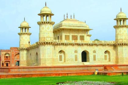 Private Sunrise Taj Mahal Day Trip from Delhi