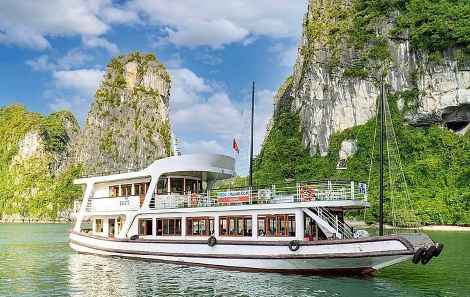 Halong Bay 6-Hour Budget Boat Tour with Lunch and Guide