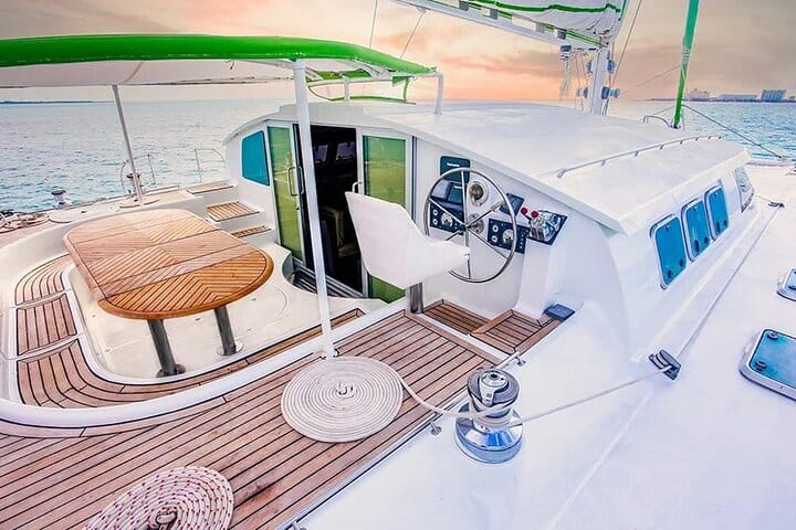Isla Mujeres 4-in-1 Catamaran: Snorkel, Beach Club & Open Bar 10