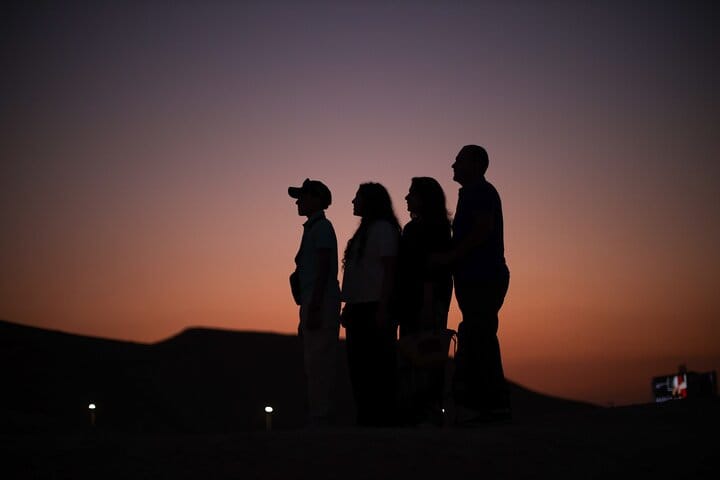 Cairo VIP Night in Giza: Bedouin Dinner, Live Show & Photographer