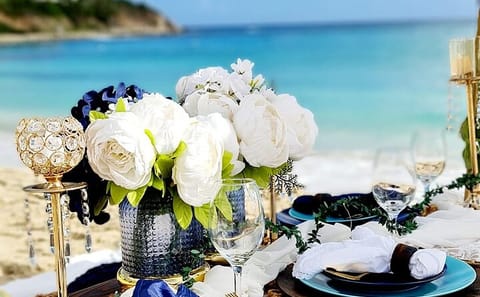 Private Gourmet Picnic Experience at Simpson Bay Beach