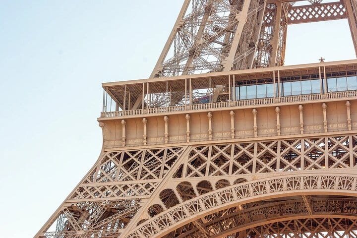 CDG Transfers with Eiffel Tower and Walking Tour of Belleville. 6
