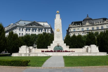 Walking Tour of Pest: Explore Budapest's Historic Sights
