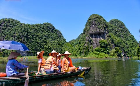 Private Day Tour of Bai Dinh and Trang An from Hanoi