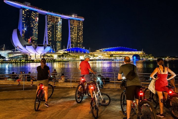 Singapore Marina Bay Small Group Night Cycling Tour 8