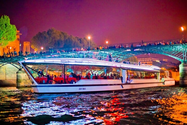 3-hour Paris short walk ,Seine Cruise with CDG Airport Pick up  10