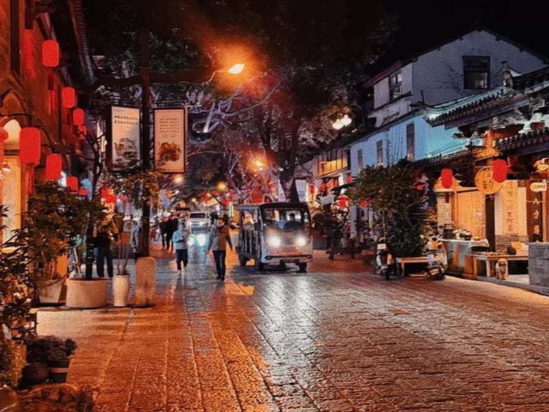 Half-Day Jianshui Ancient Town and Tourist Train Tour