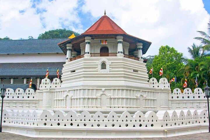 Kandy City Tour: Temple of the Tooth, Botanical Gardens & Cultural Show