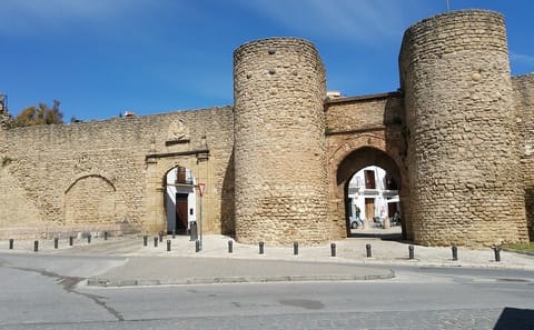 Private Walking Tour of Ronda's Historic Gates and Landmarks