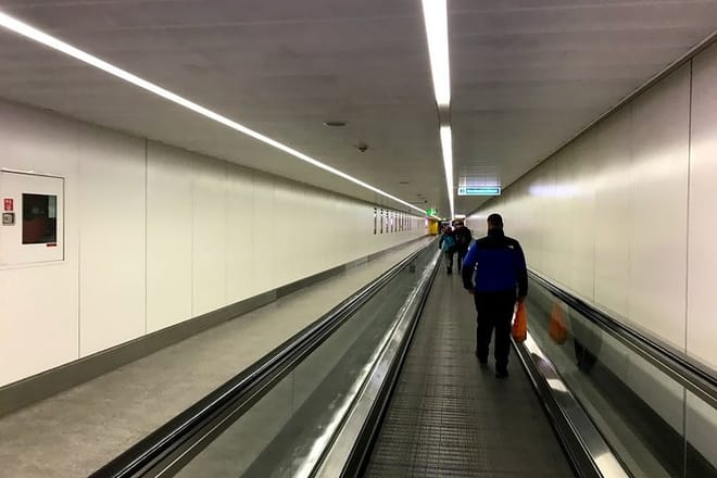 Gatwick Airport Private Transfers to/from London (Postcode N1-NW1-SE1) photo 3