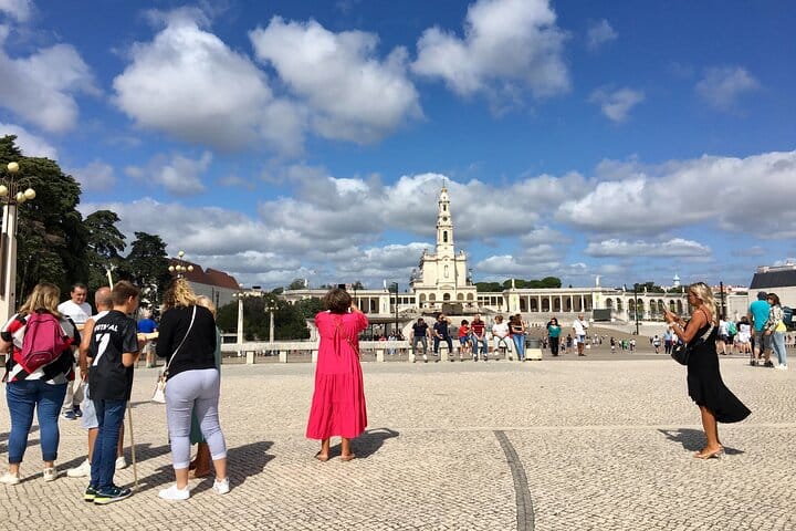 Porto to Lisbon with stops Aveiro-Fátima-Coimbra-Tomar-Nazaré-Óbidos