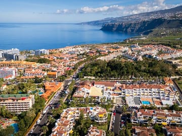 Puerto de la Cruz Old Town Treasures-Castles, Murals & Pier Views