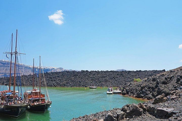 Volcanic Islands Cruise: Volcano, Hot Springs And Thirassia