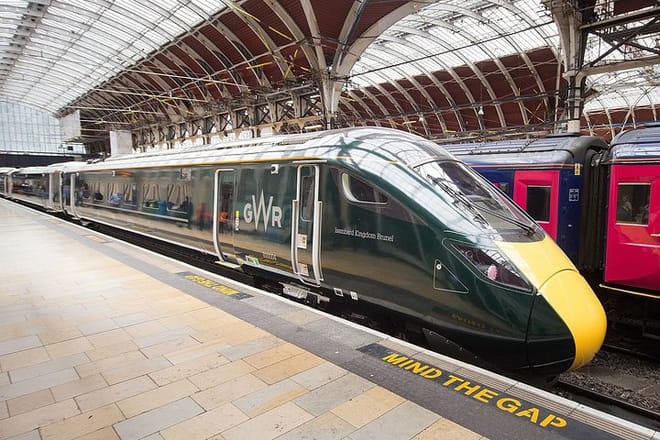 Private transfers between Luton Airport - London Paddington Train Station photo 2