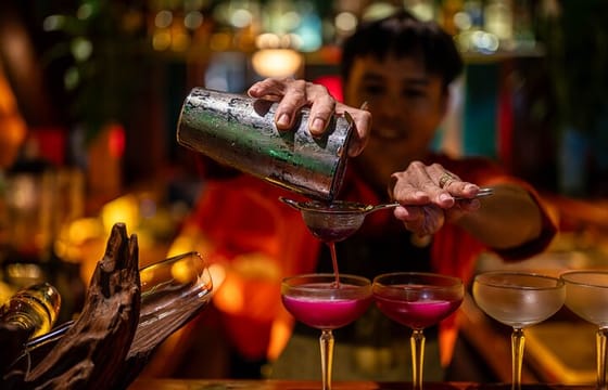 Hoi An Old Town Secret Cocktail Experience with Local Host