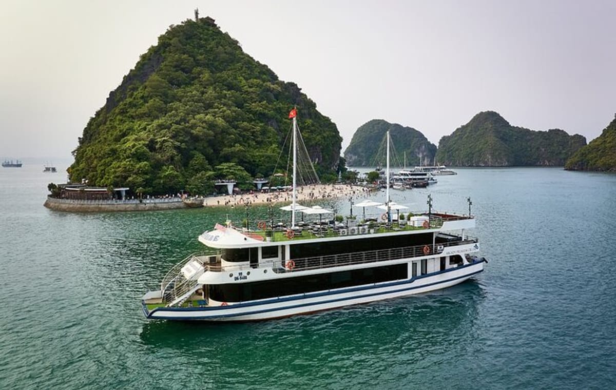 Arcady Halong 5 Star Day Cruise: Buffet Lunch and Sunset Party