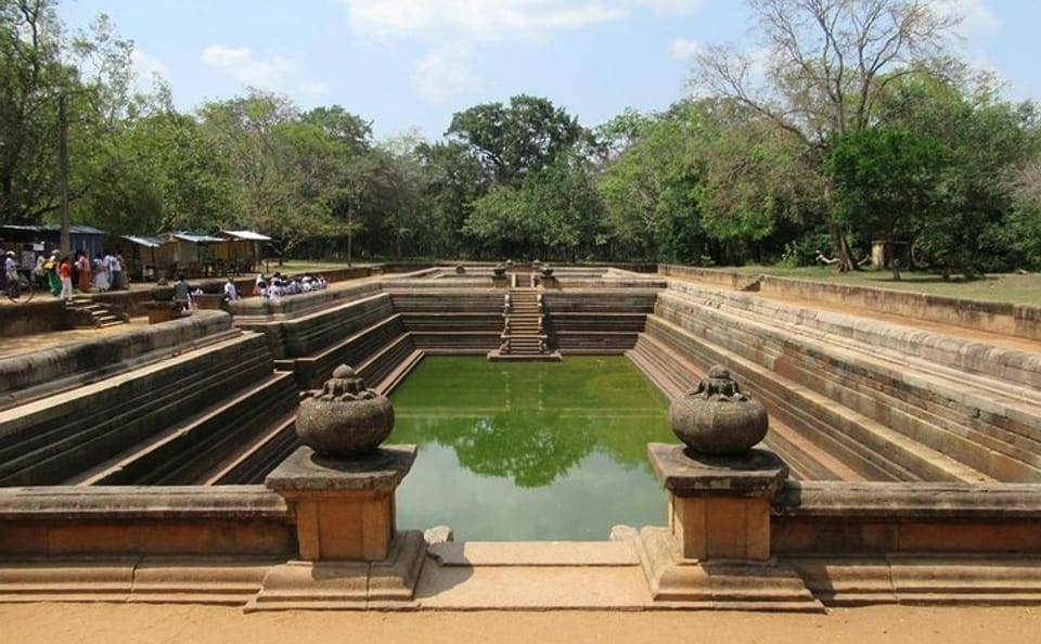Anuradhapura and Aukana Cultural Tour from Habarana
