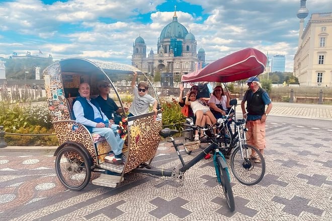 Rickshaw Tours Berlin - Groups of up to 16 people with several rickshaws 5
