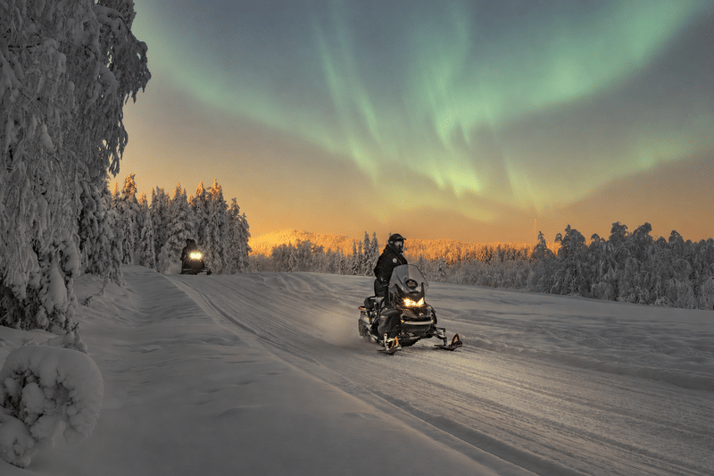 Evening snowmobiling northernlights 