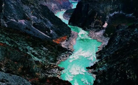 Private Tour of Tiger Leaping Gorge from Lijiang