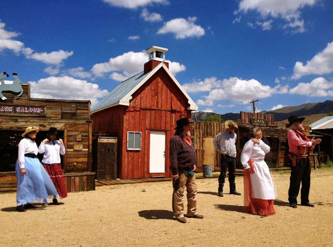 <p>We saw two shoot outs this day-one n Chloride and one in Oatman-I got to be in one of them...</p>