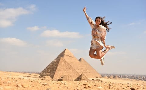 Private Tour of Giza Pyramids, Sphinx, and GEM Museum