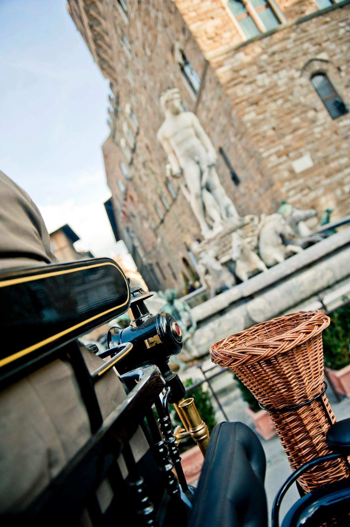 Detail of the carriage in front of the Neptune statue in Signoria Square