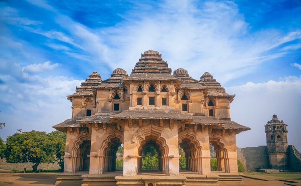 Cultural Tour from Hubli to Badami, Hampi, and Mysore