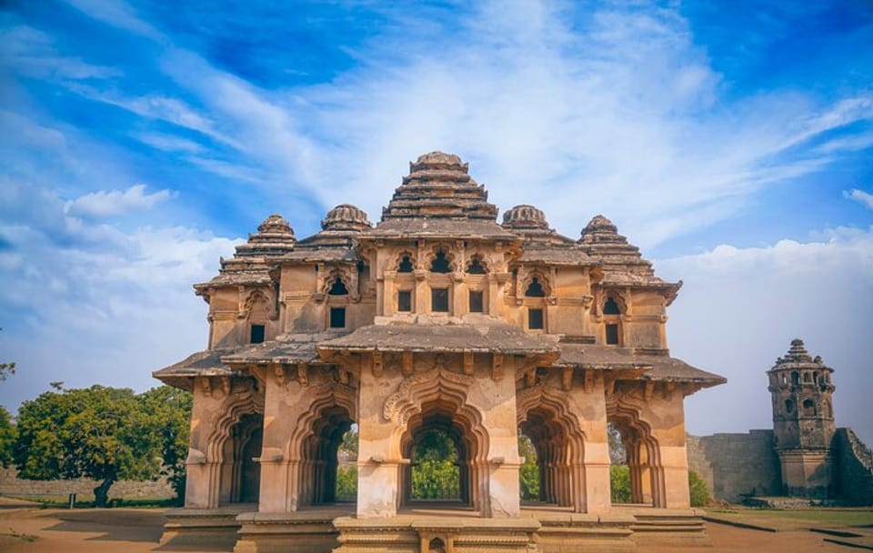 Cultural Tour from Hubli to Badami, Hampi, and Mysore