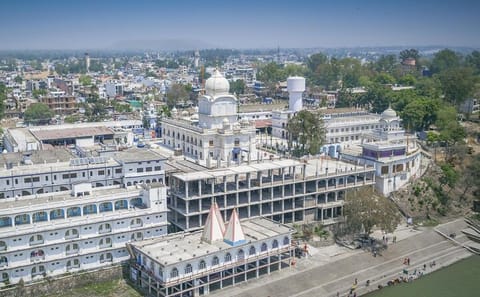 Gurudwara and Temple Cultural Tour from Dehradun to Paonta Sahib