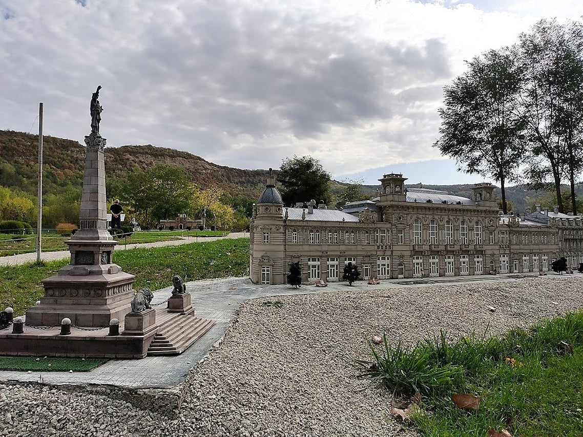 Guide and Entrance for the Mini Bulgaria Park near Veliko Tarnovo 6