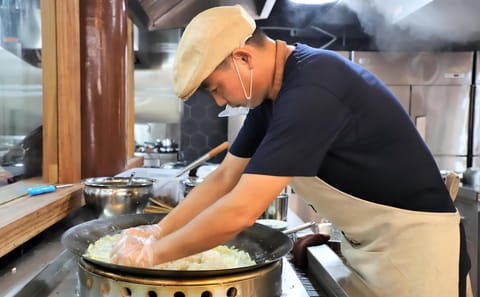 Nanjing Local Food Tasting Tour with Tea and Desserts